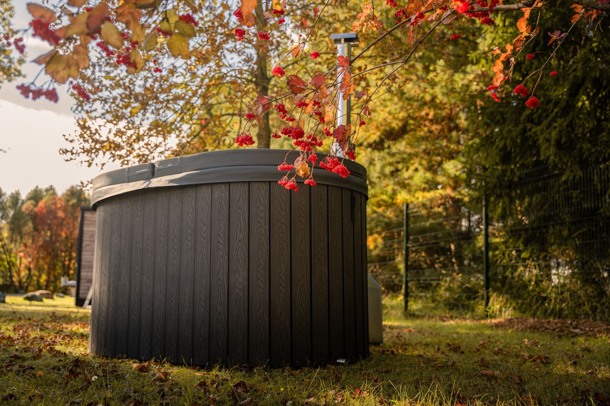 „WUNU Ofuro Spa Tub“ – Premium lauko vonia su išorine krosnele